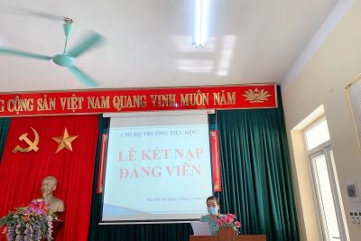 LỄ KẾT NẠP ĐẢNG VIÊN MỚI CHI BỘ TRƯỜNG TIỂU HỌC THỊ TRẤN ME