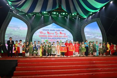 Tối ngày 6/4, trường Tiểu học Thị trấn Me tham gia Cuộc thi Ươm mầm tài năng hướng dẫn viên du lịch năm 2025 vòng chung khảo tại Đền Thánh Nguyễn.