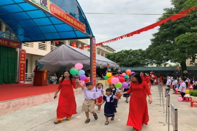 Trường tiểu học thị trấn Me long trọng tổ chức Lễ Khai giảng năm học mới – Năm học 2022-2023