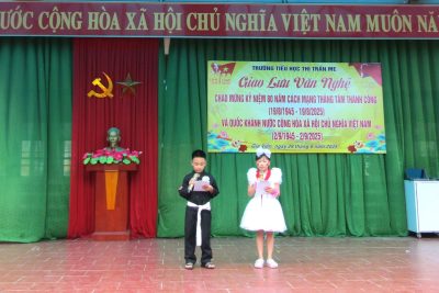 Trường Tiểu học thị trấn Me tổ chức chương trình giao lưu văn nghệ chào mừng 80 năm Quốc khánh 2/9
