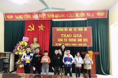 Trường tiểu học thị trấn me trao quà xuân yêu thương năm 2023