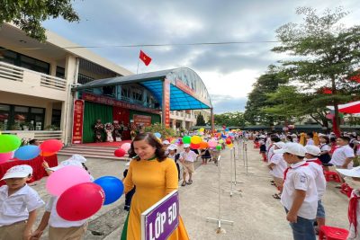 Tưng bừng không khí khai giảng năm học 2023 – 2024 của Trường tiểu học thị trấn Me.